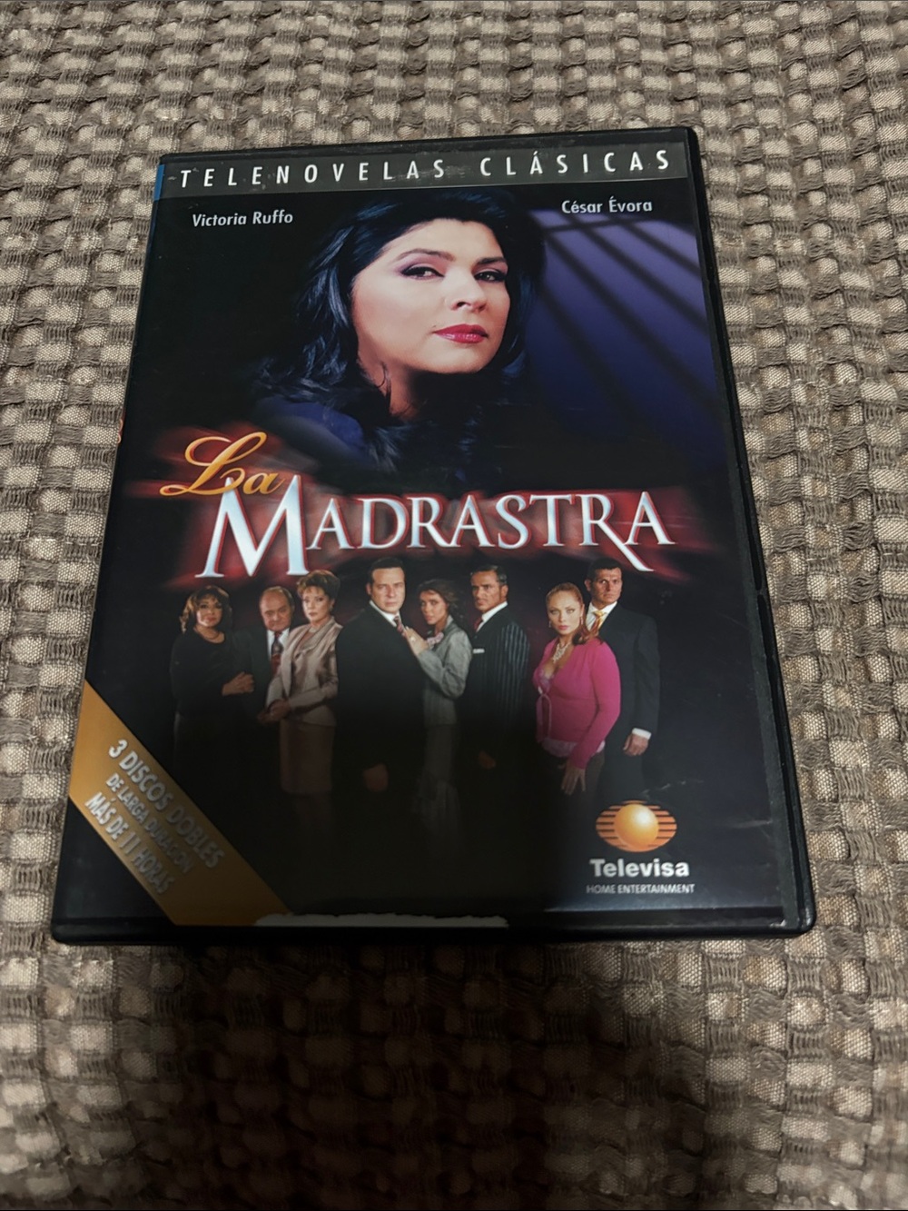 Levi's La Madrastra (Telenovela Clásicas) DVD - Black with Gold Accent